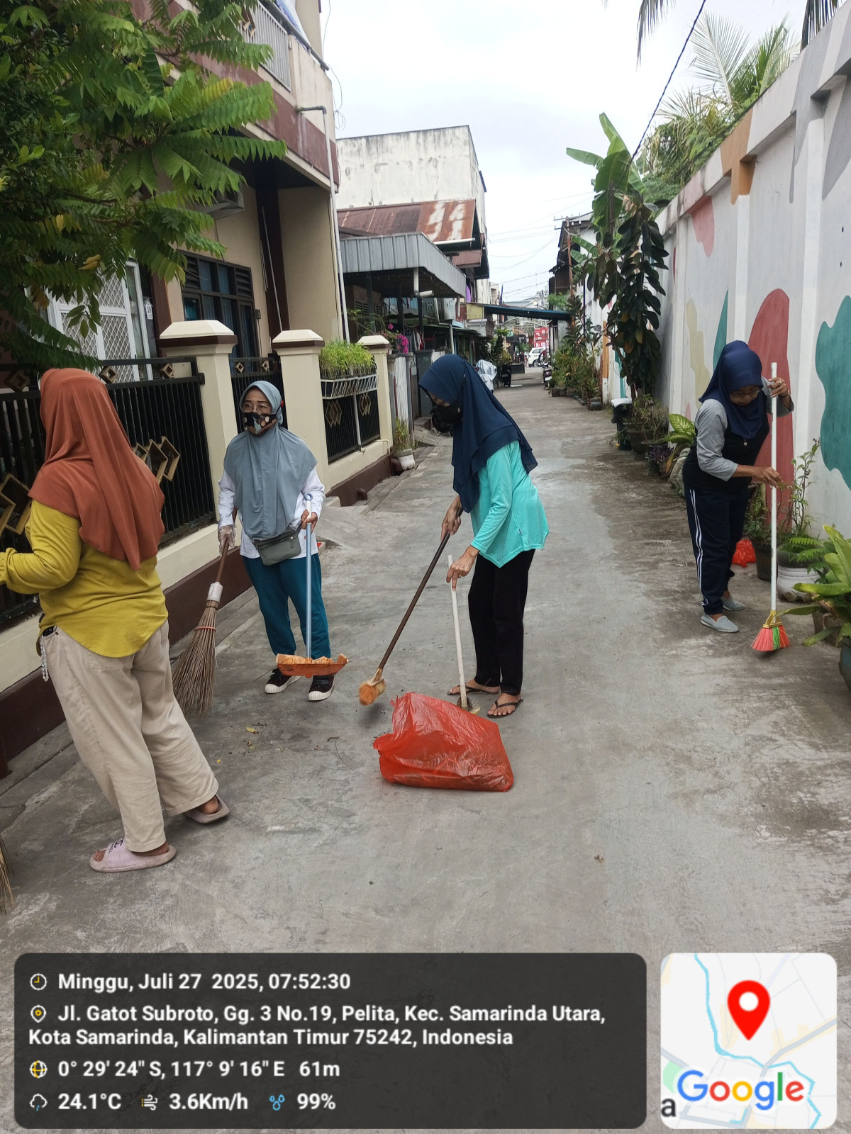 Gotong royong RT 06