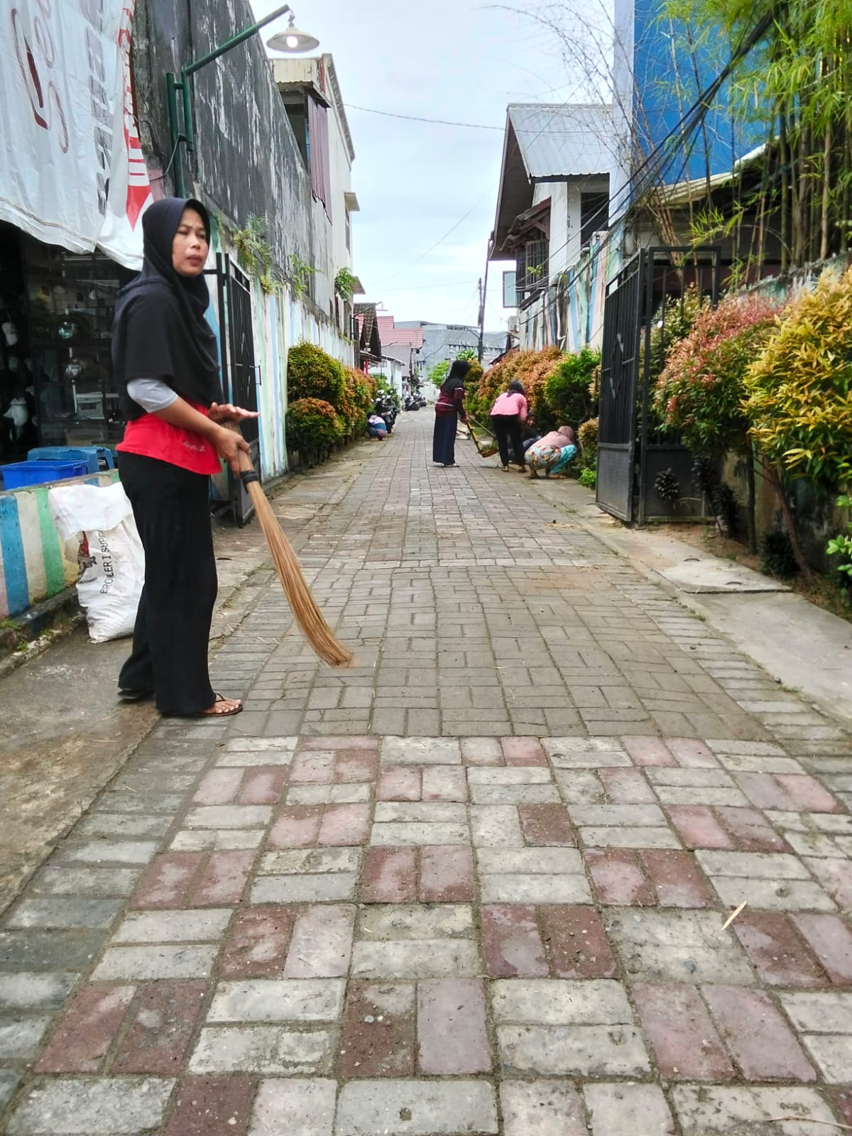 Gotong Royong Massal Sekelurahan Bandara
