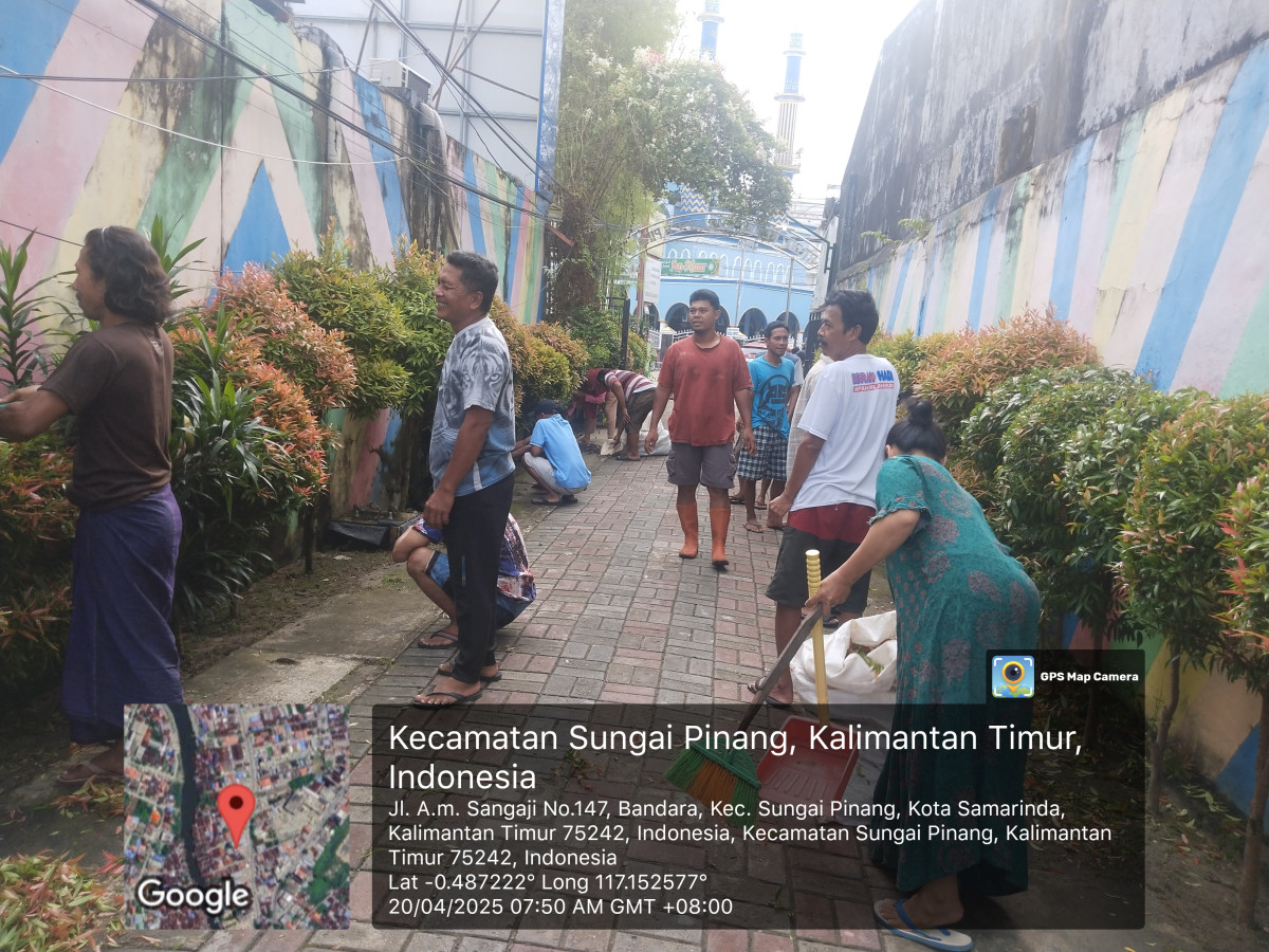 Kerja Bakti jln Am Sangaji Gg 09 RT 07 Bandara