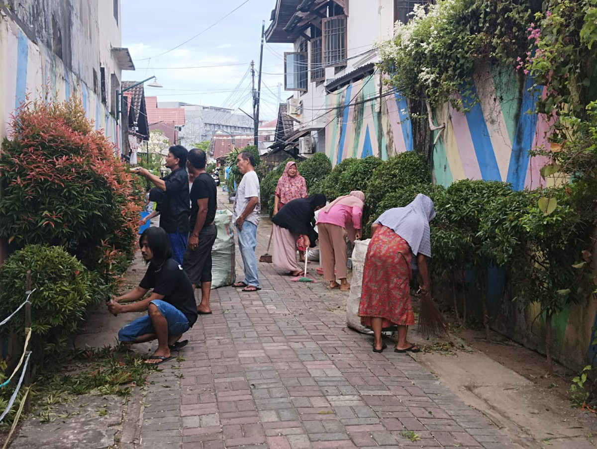 Kegiatan kerja Bakti dilingkungan RT 07