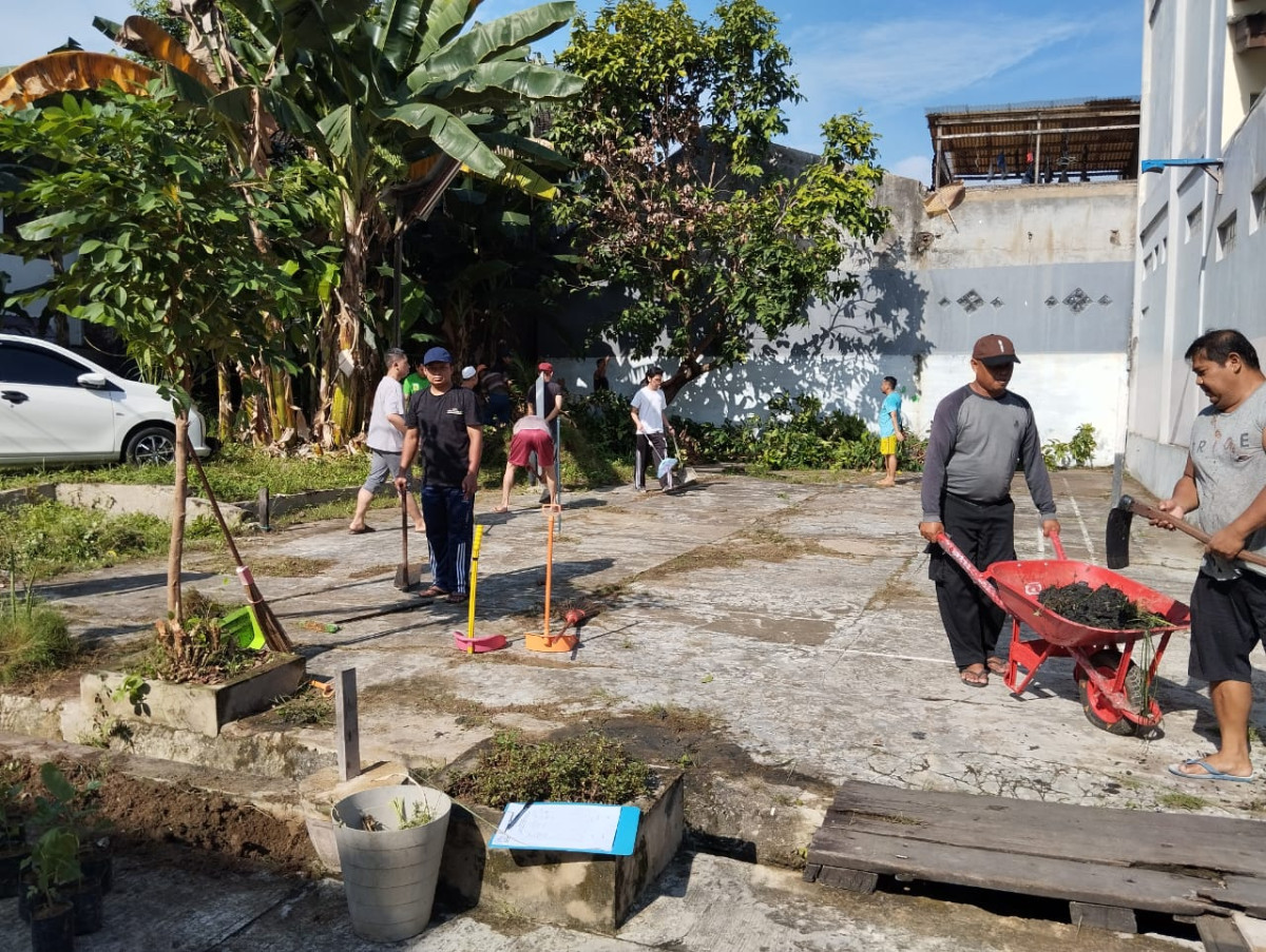 Kerja bakti lingkungan rt 19