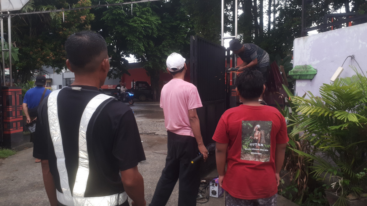 Kerja bhakti RT 27.perbaikan pagar gg 10