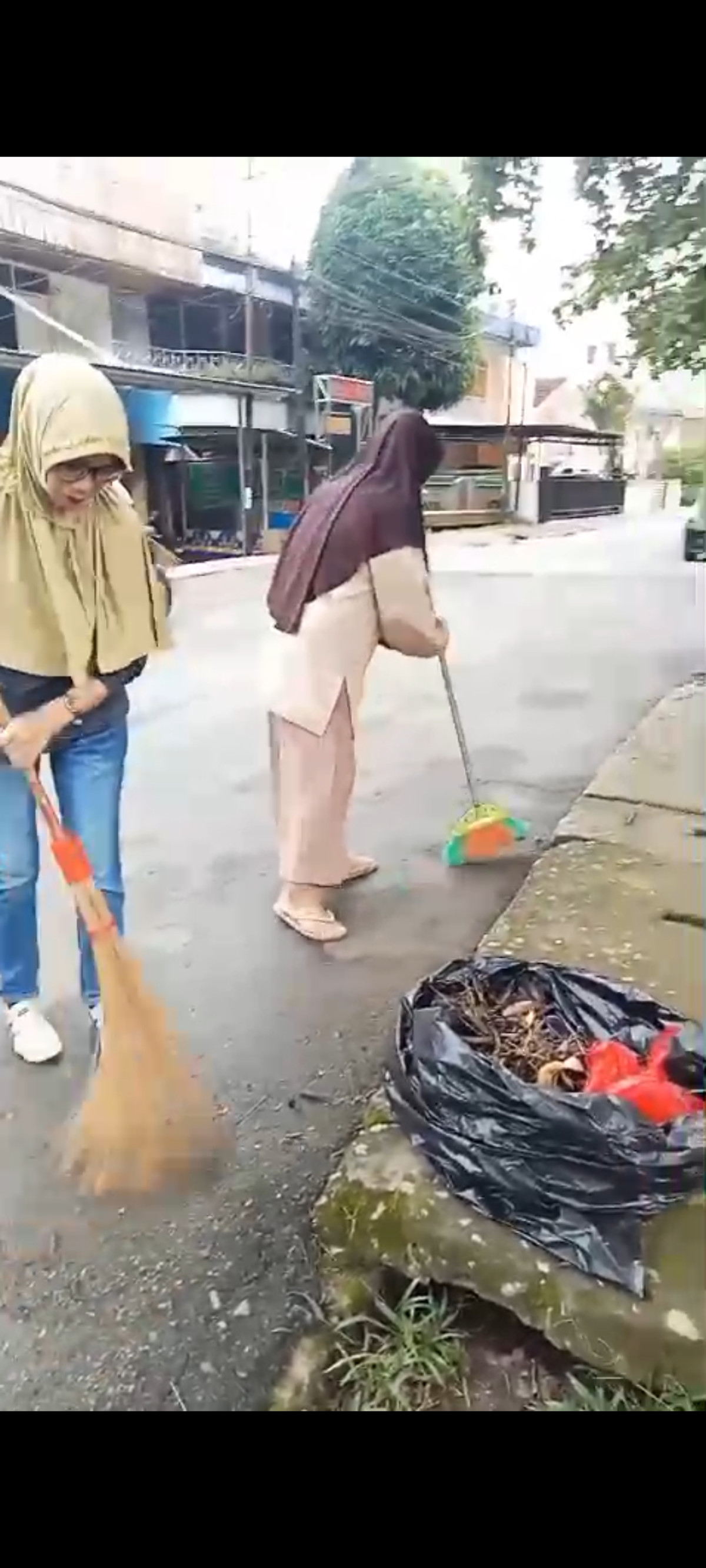 Gotong royong Rt 09