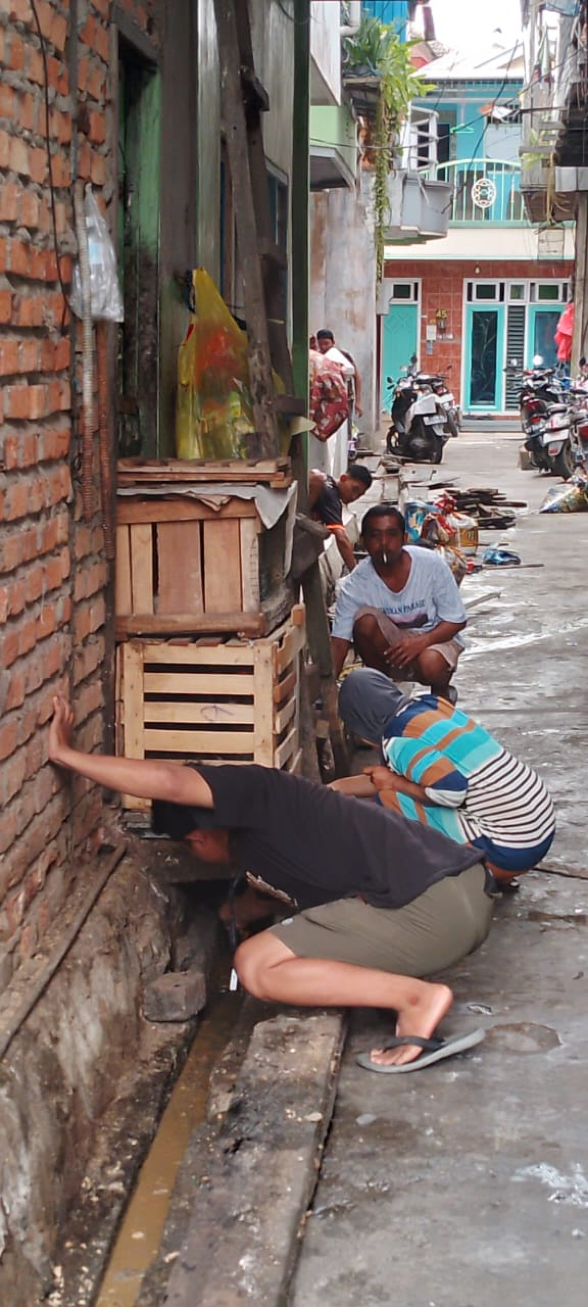 gotong royong warga