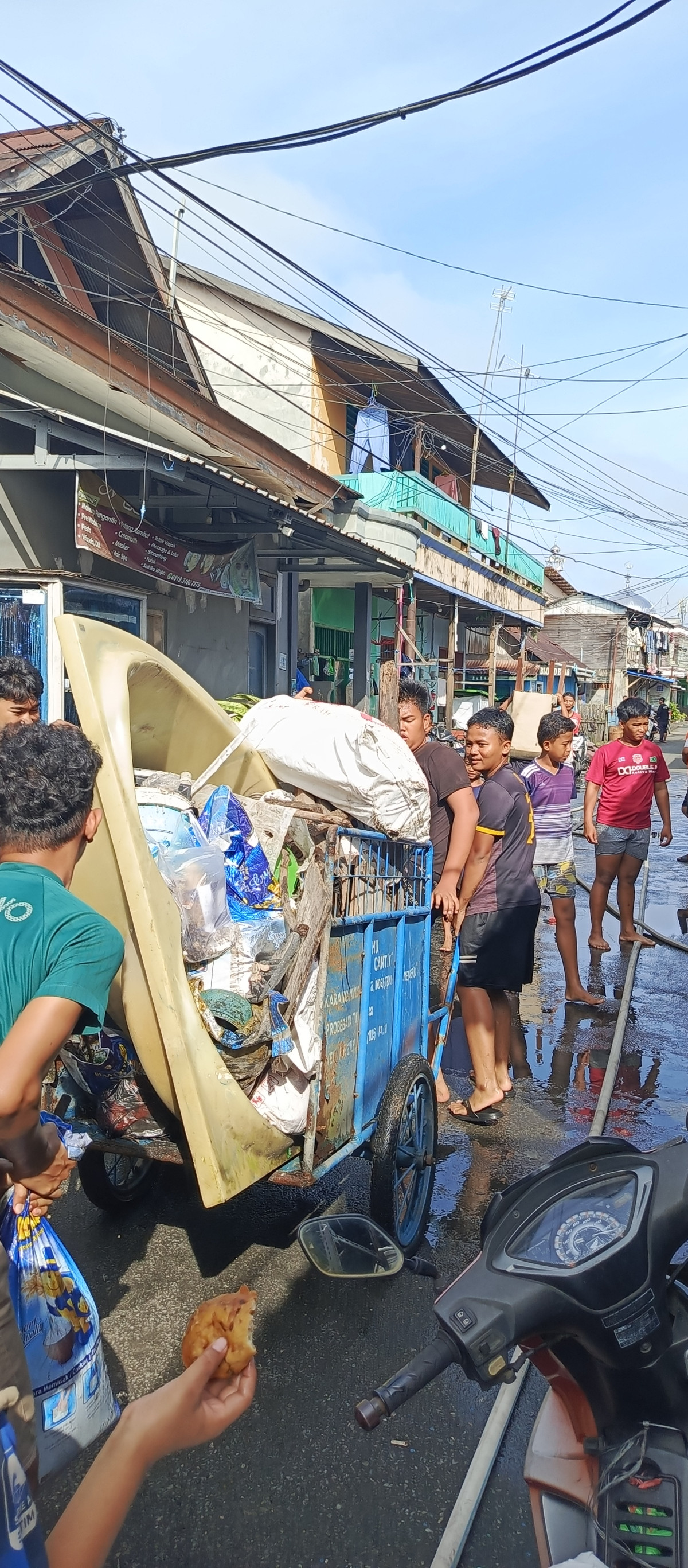 Kerja bakti di RT 18
