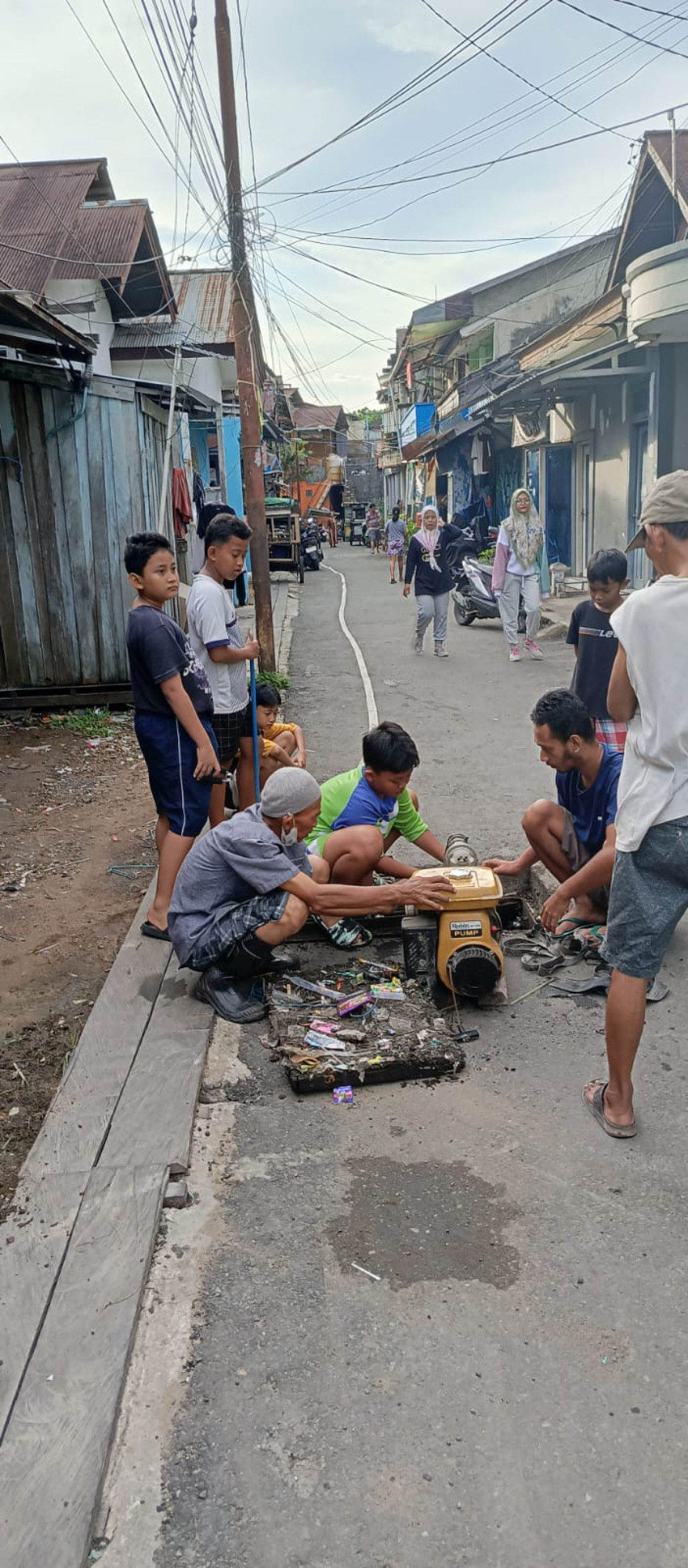 gotong royong warga rt 18