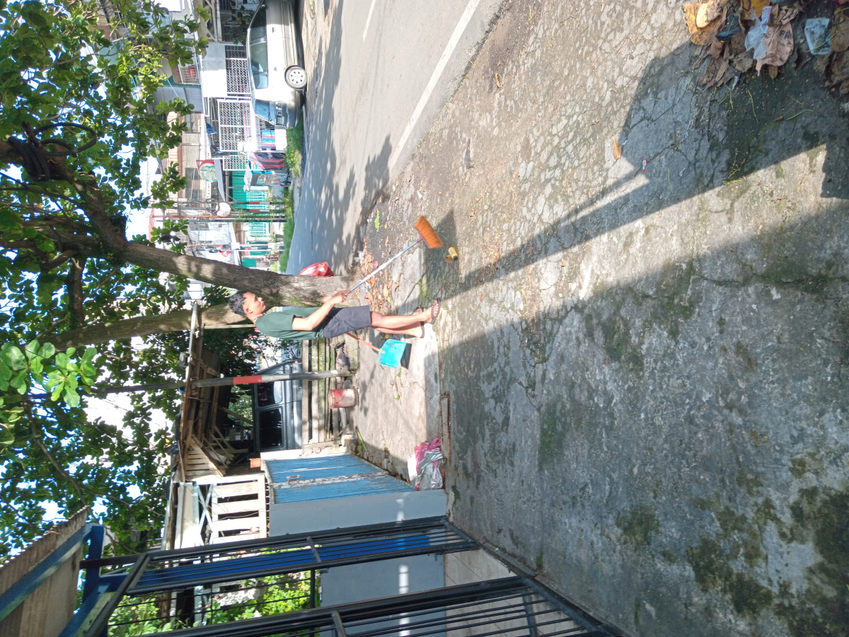 Gotong Royong Membersihkan Sampah