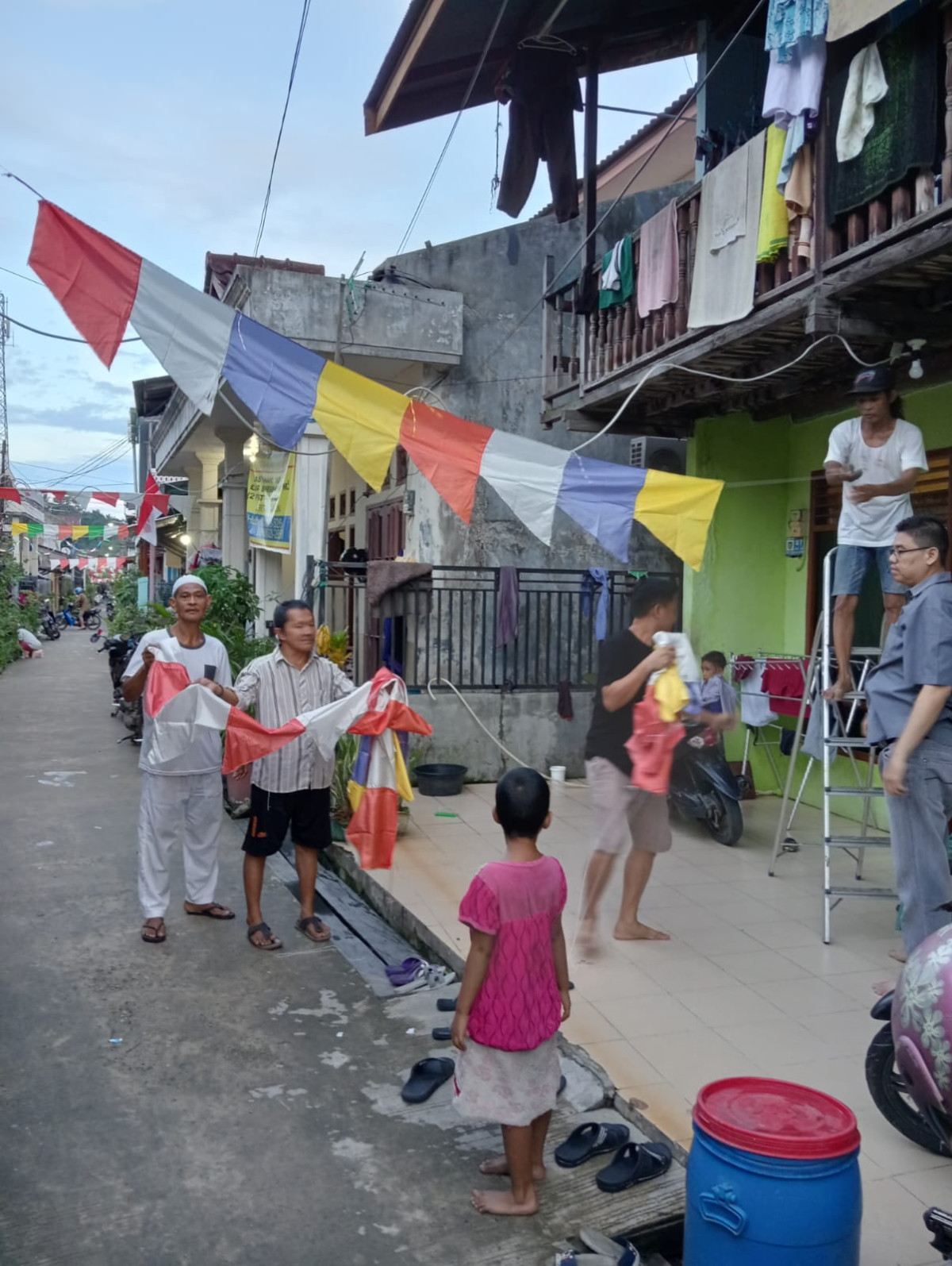 gotong royong lingkungan RT 20 kel. karang mumus