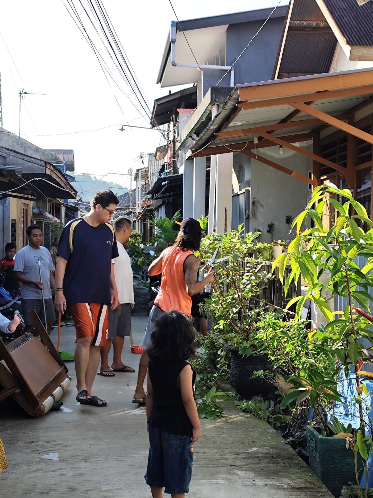 gotong royong RT 20 kel. karang mumus