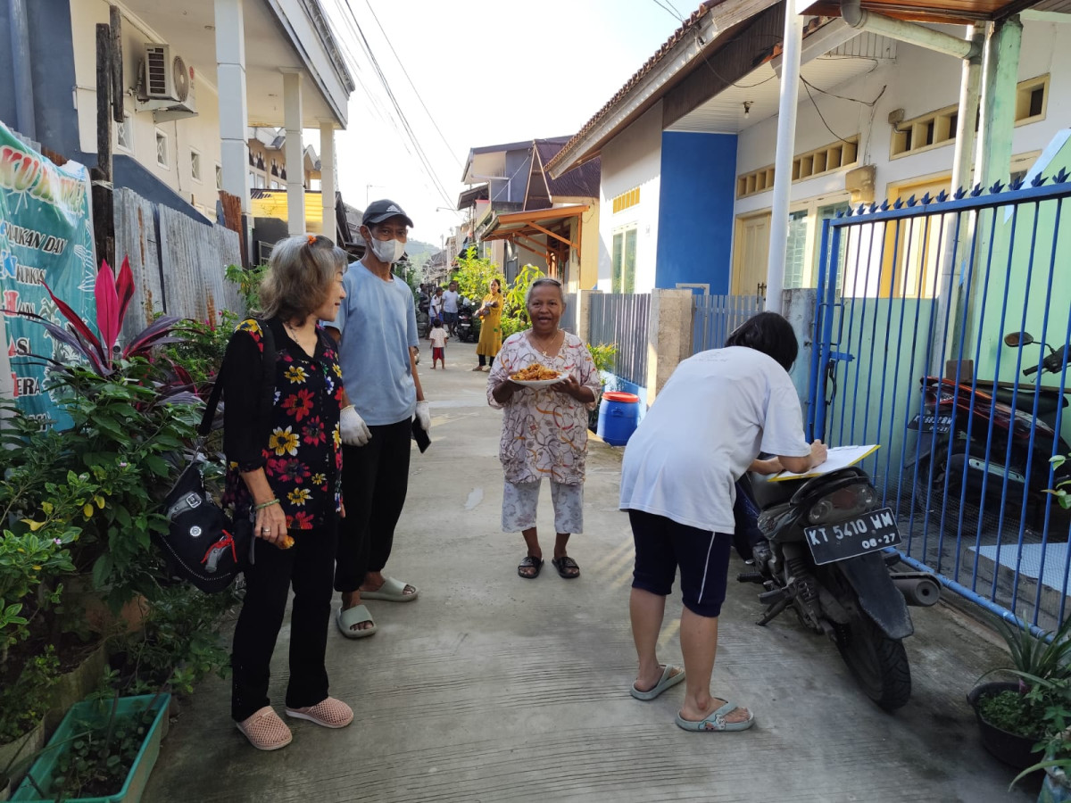 gotong royong lingkungan RT 20
