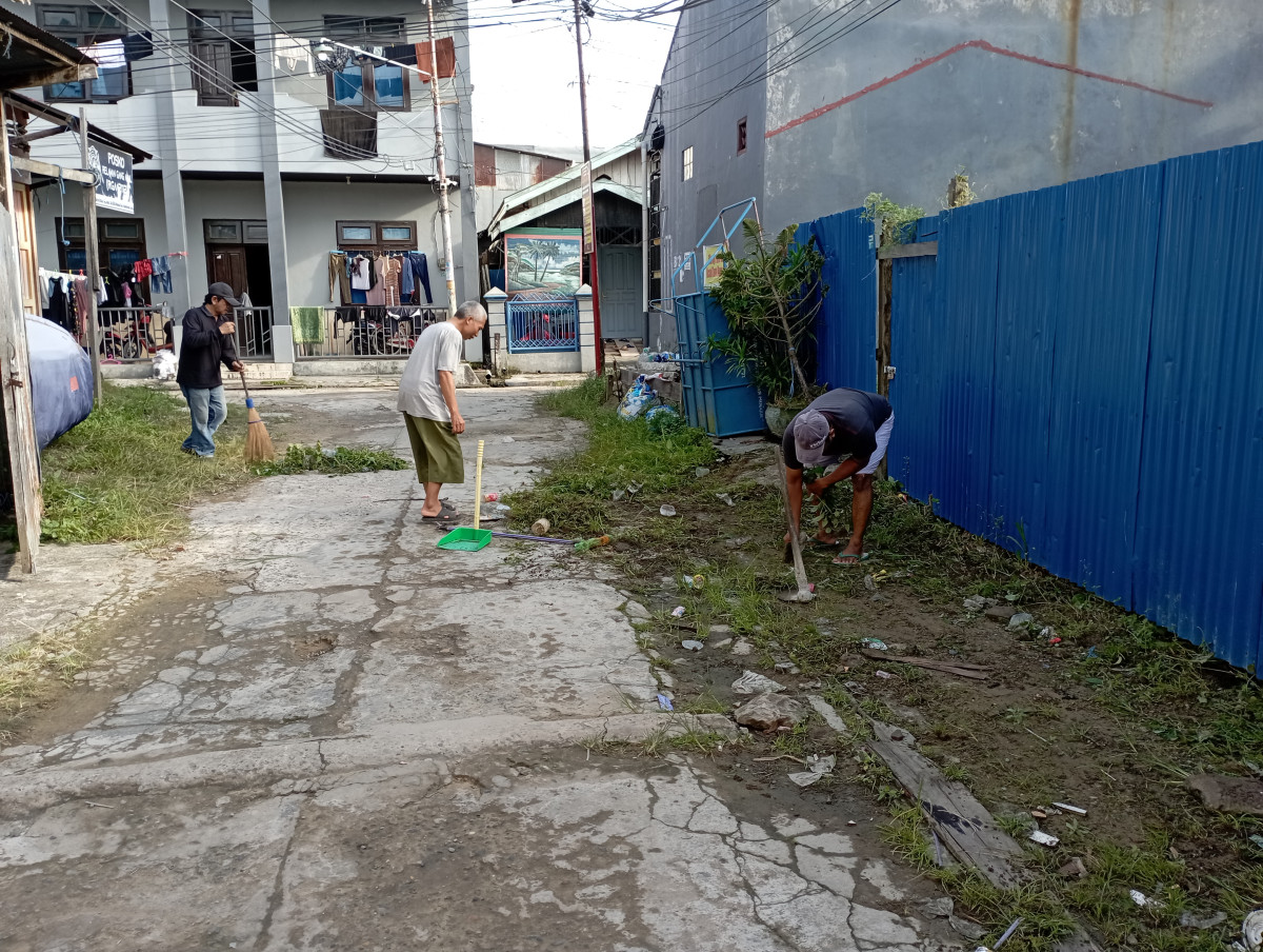 Kerja Bakti di lingkungan RT. 21