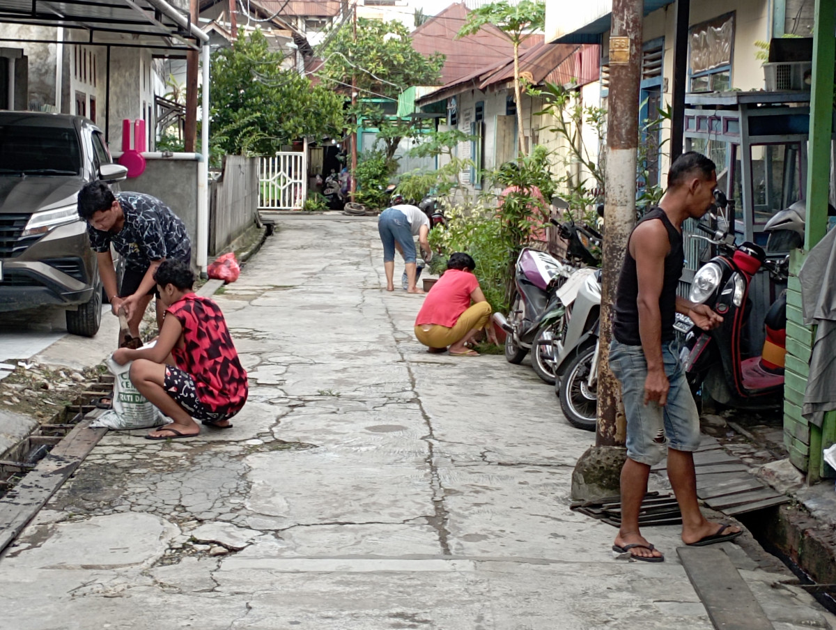 Kerja bakti dilingkungan RT. 21
