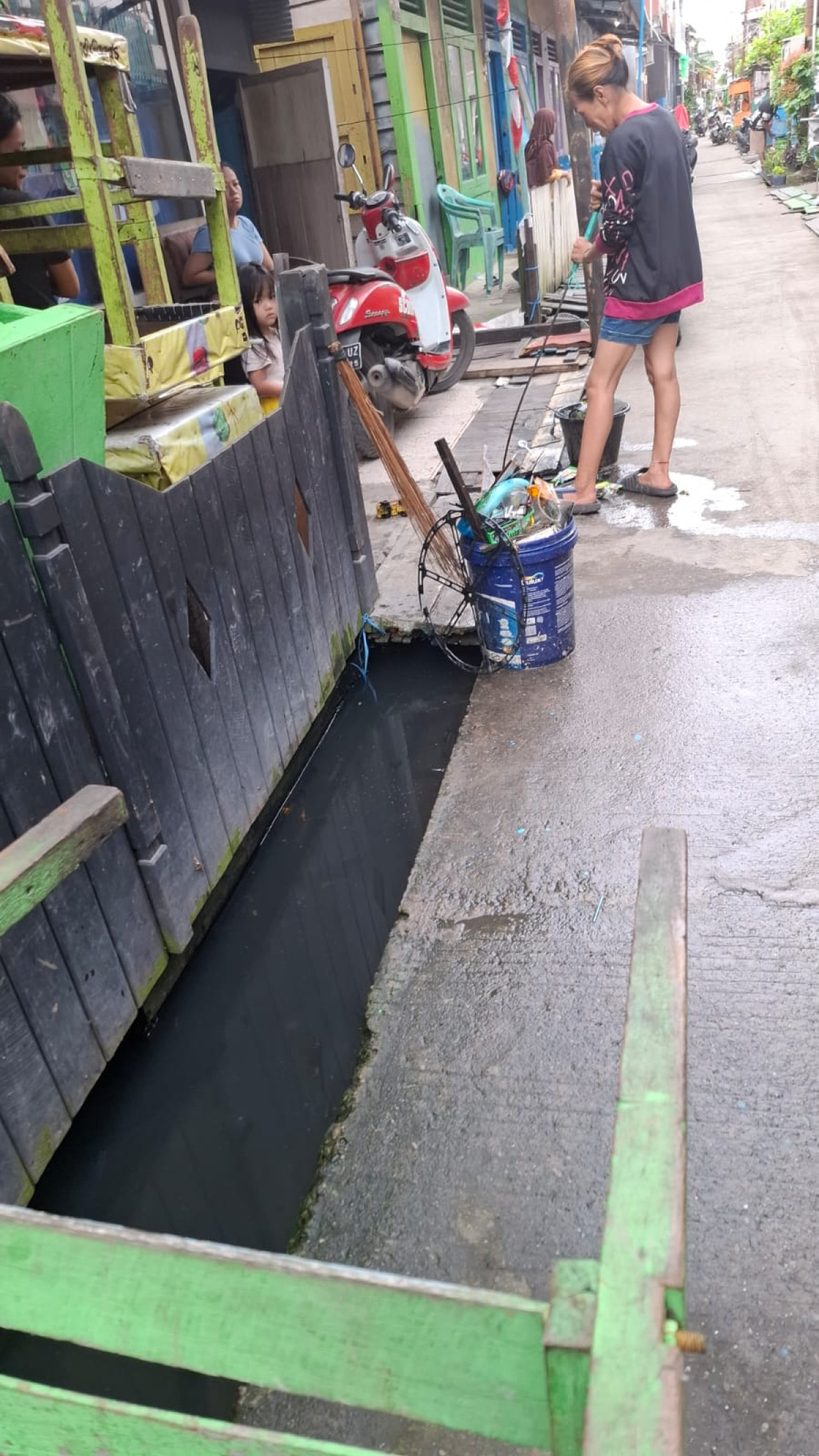 gotong royong warga rt 23
