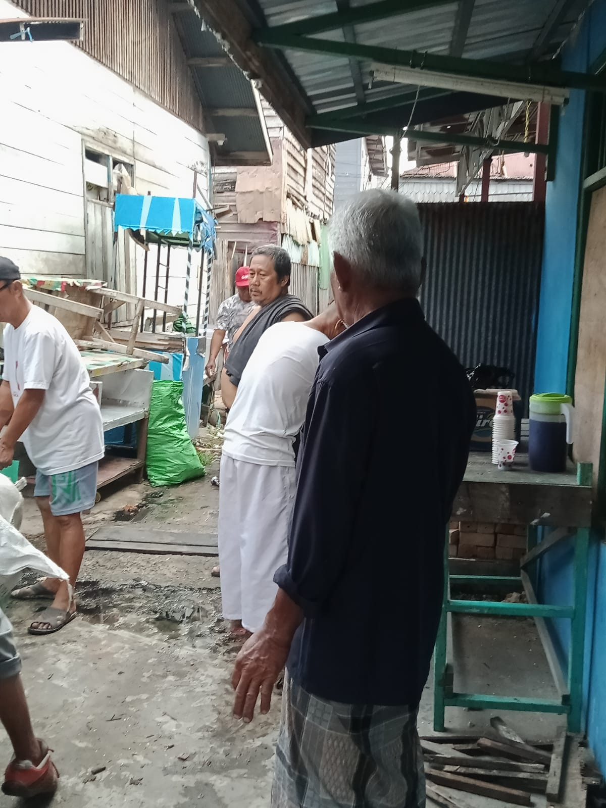 gotong royong warga