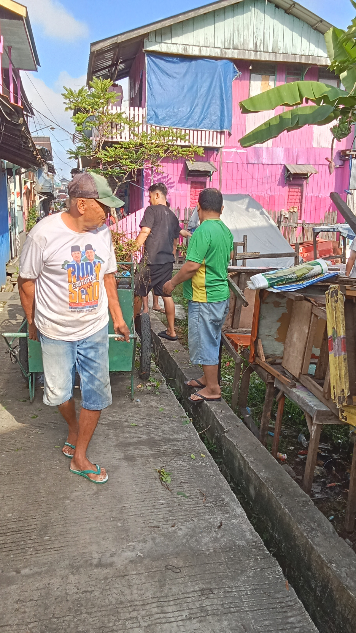 Gotong royong RT 25