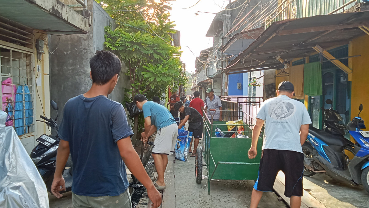 Gotong royong RT 25