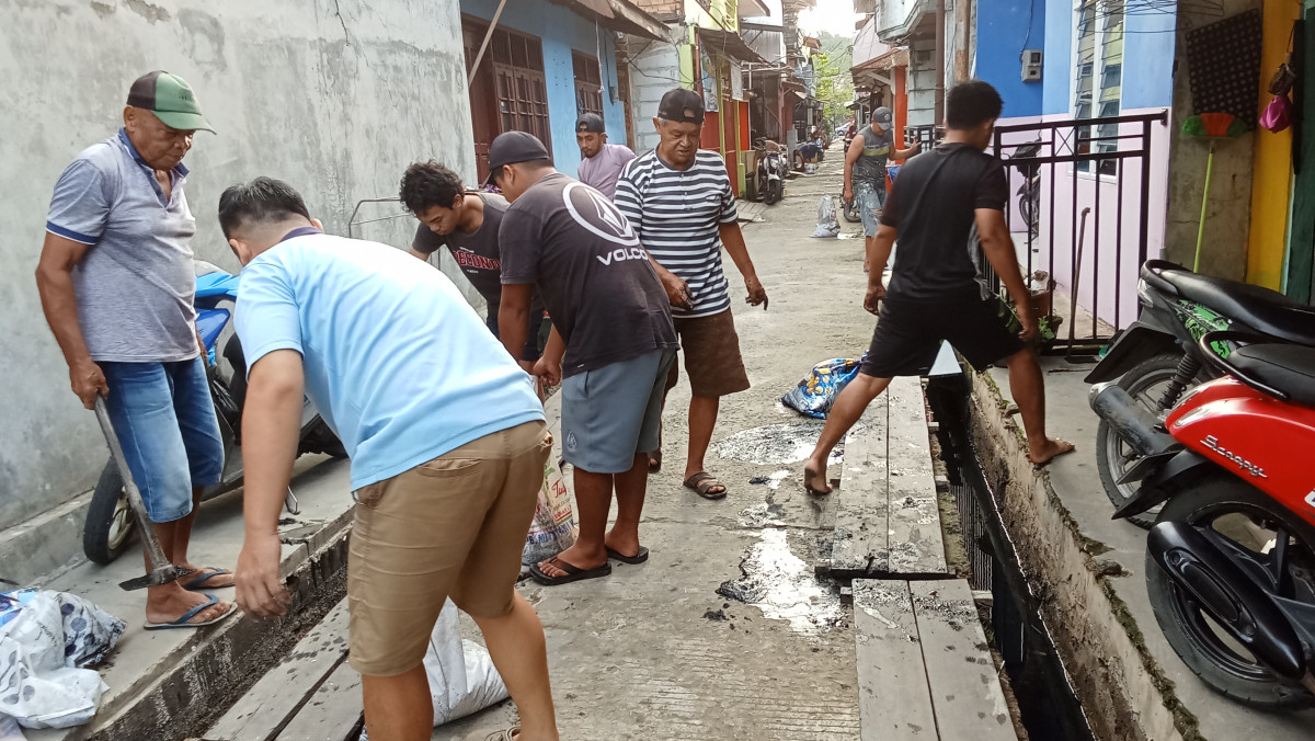 Gotong royong RT 25