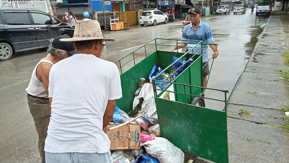 Gotong royong jl muso Salim RT 25