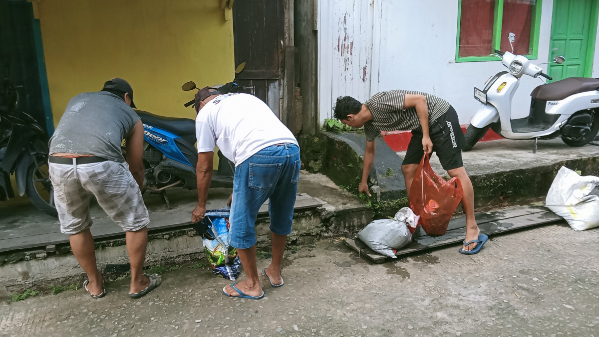 Gotong royong RT 25