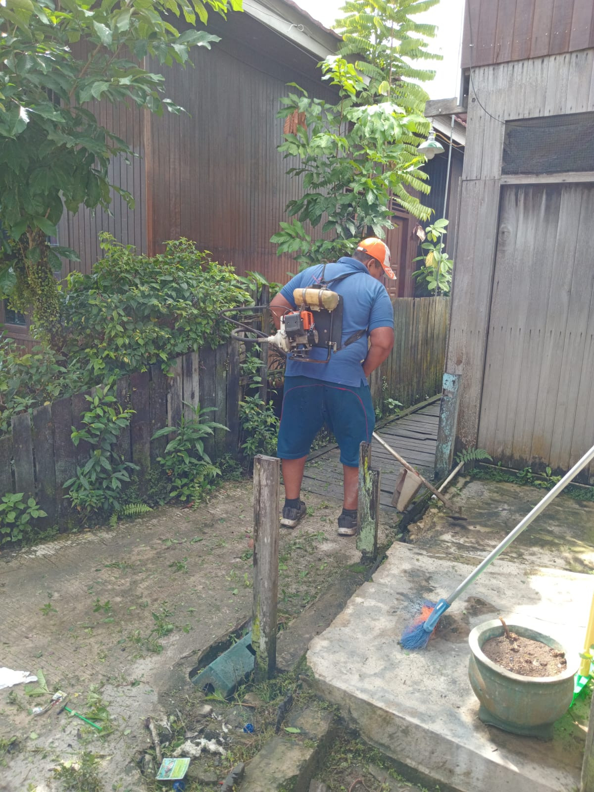 gotong royong warga