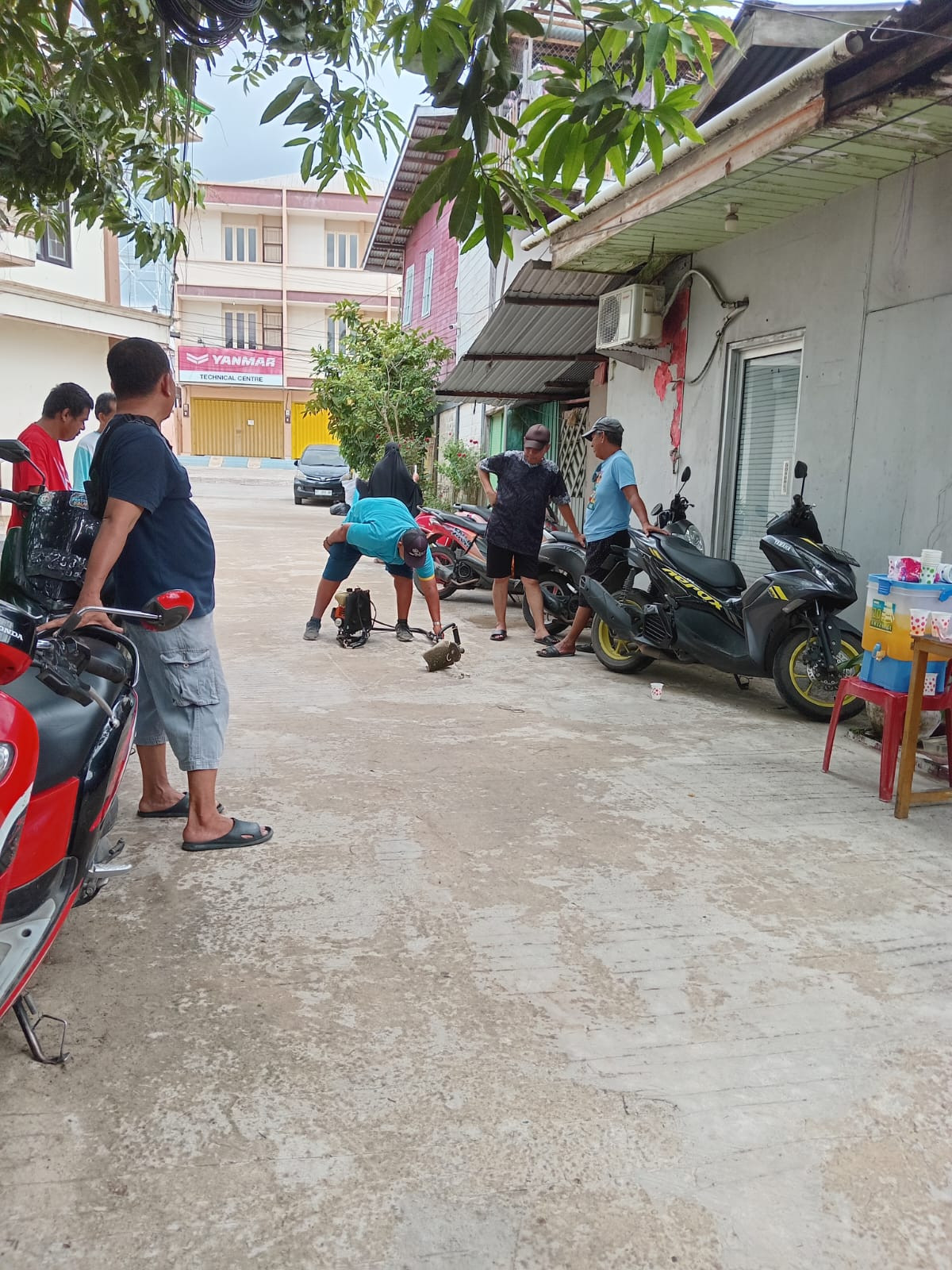 gotong royong warga