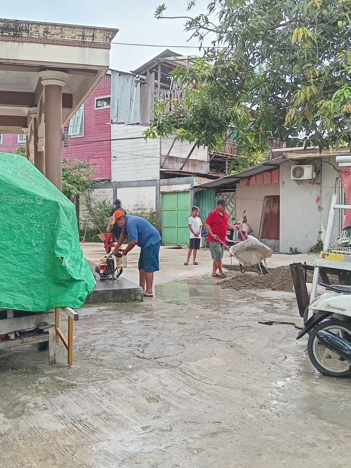 gotong royong warga