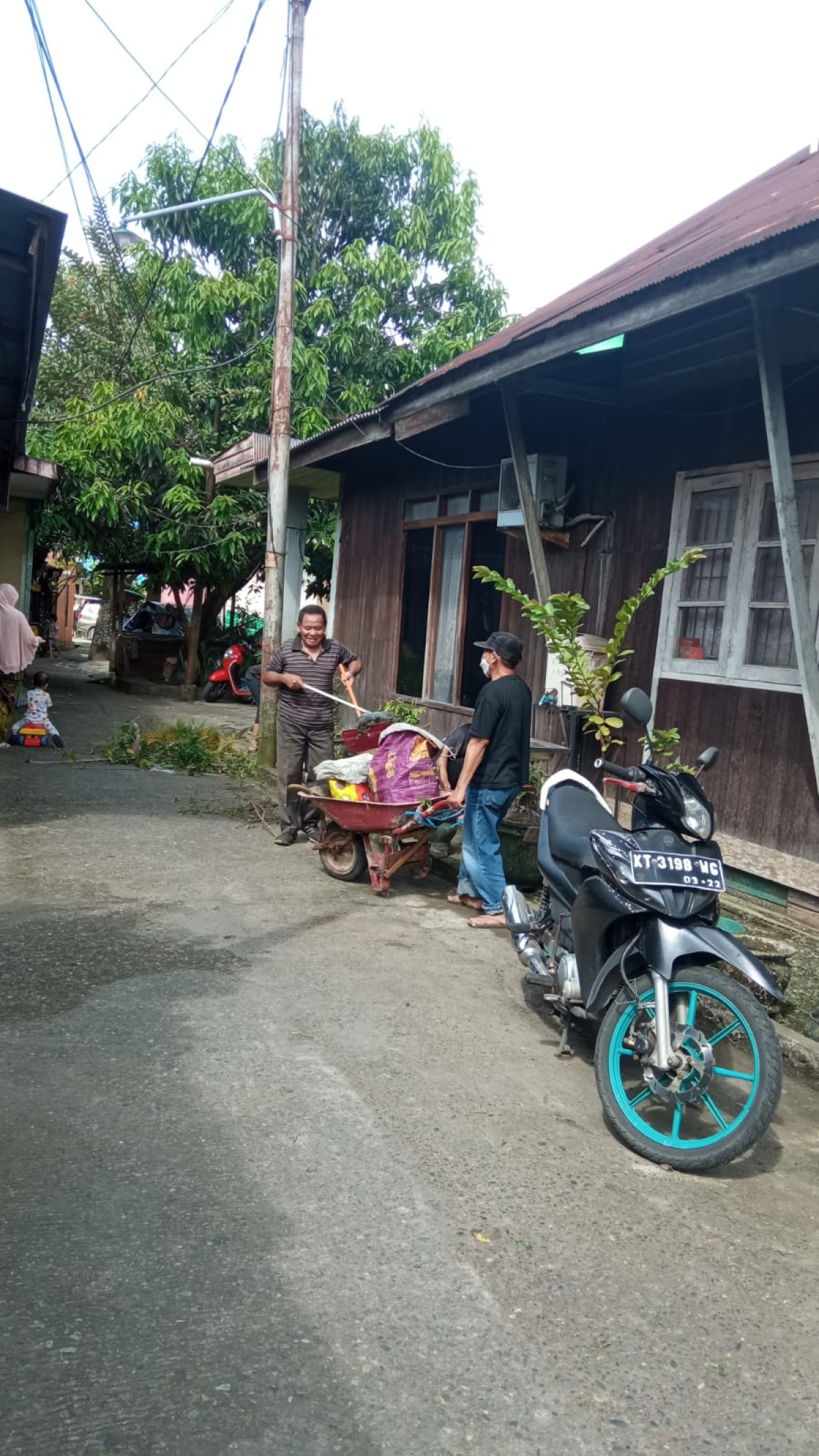 gotong royong warga