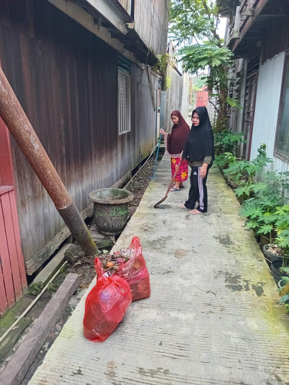gotong royong rt 27
