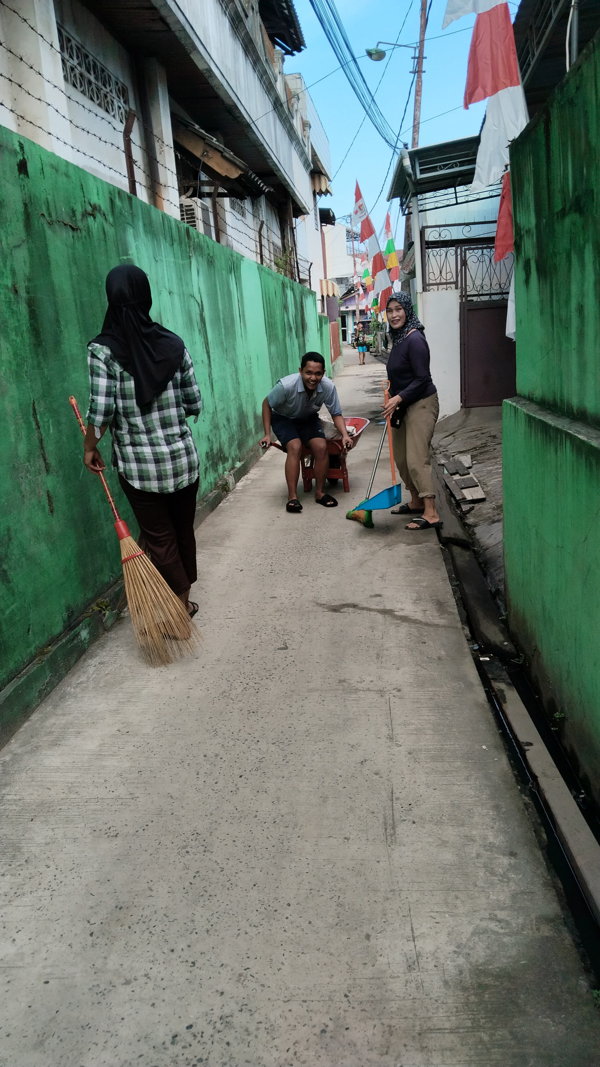 .bersih - bersih kampung