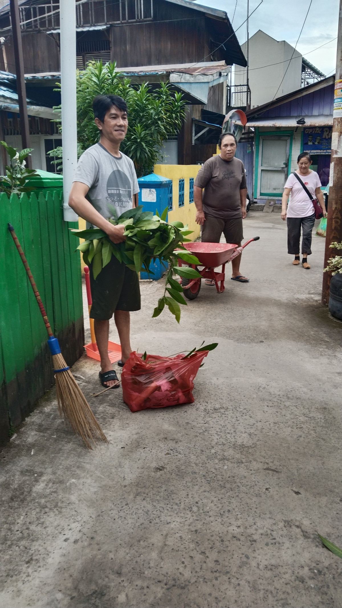 Bersih bersih kampung