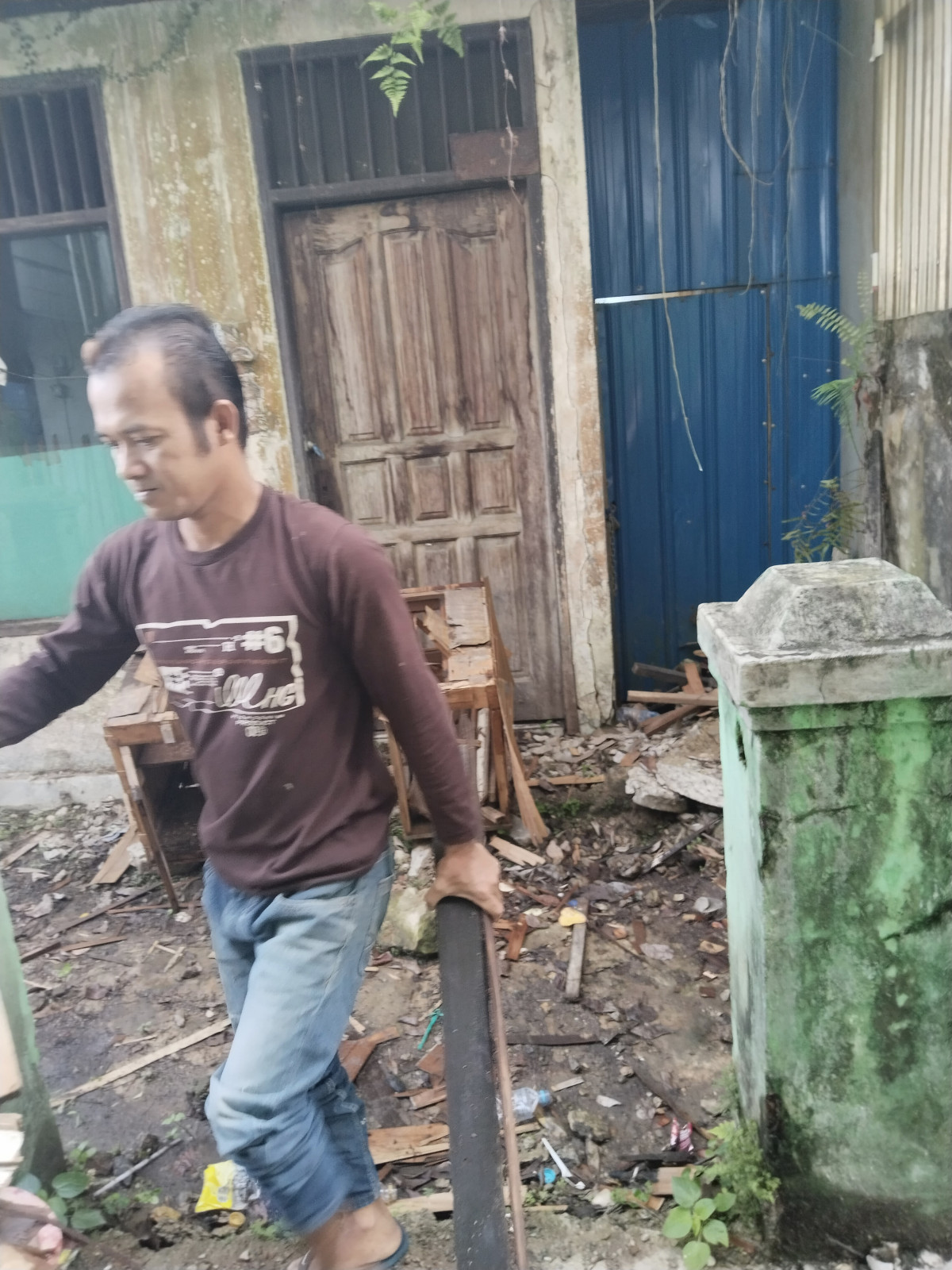 Kerja bakti bersama warga