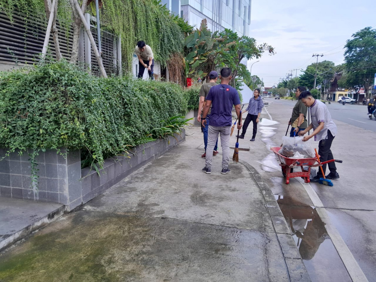 JL.Mulawarman /Halaman toko dan Lingkungan Hotel