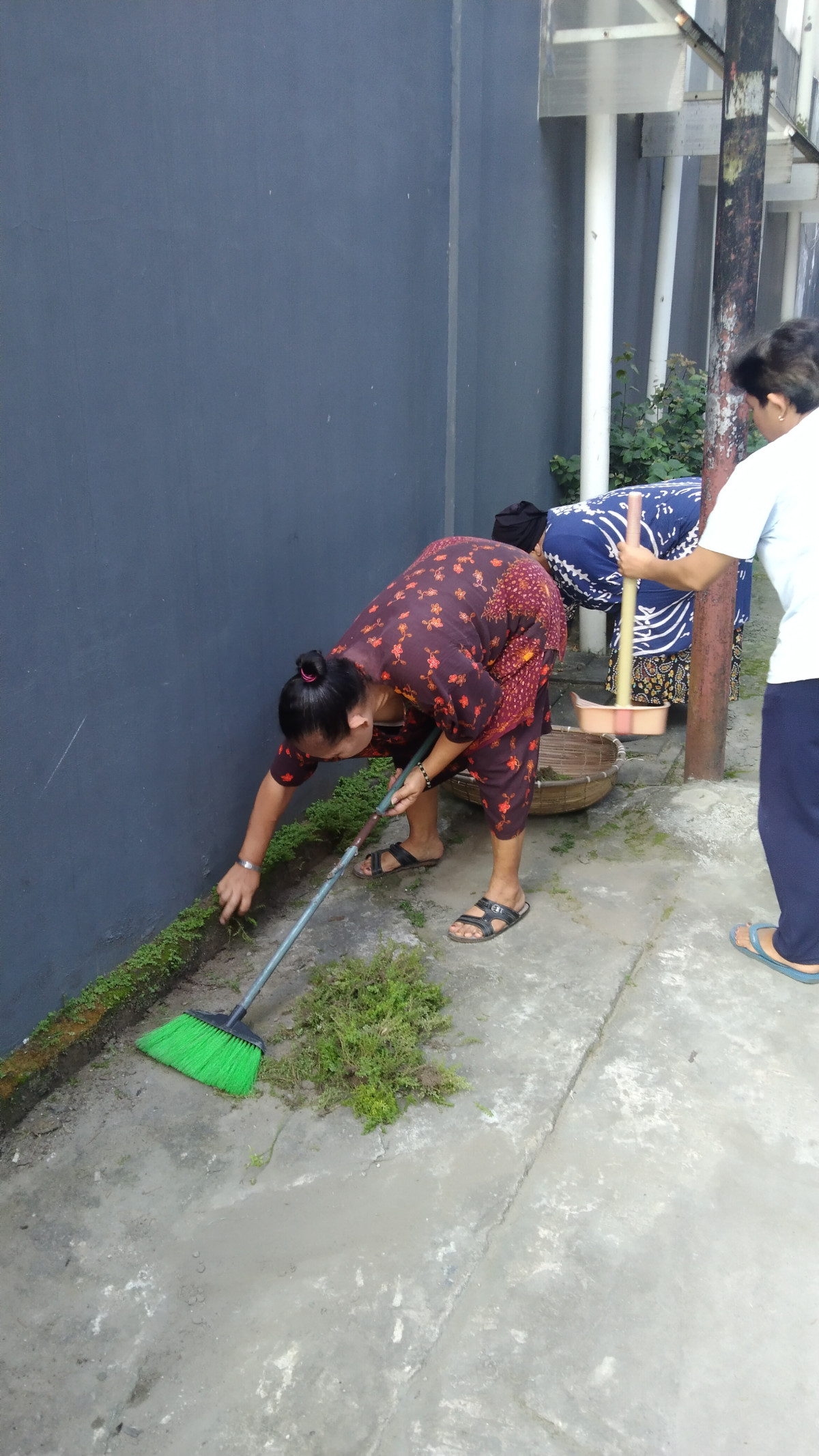 Gotong royongan  RT 12 GG selamat