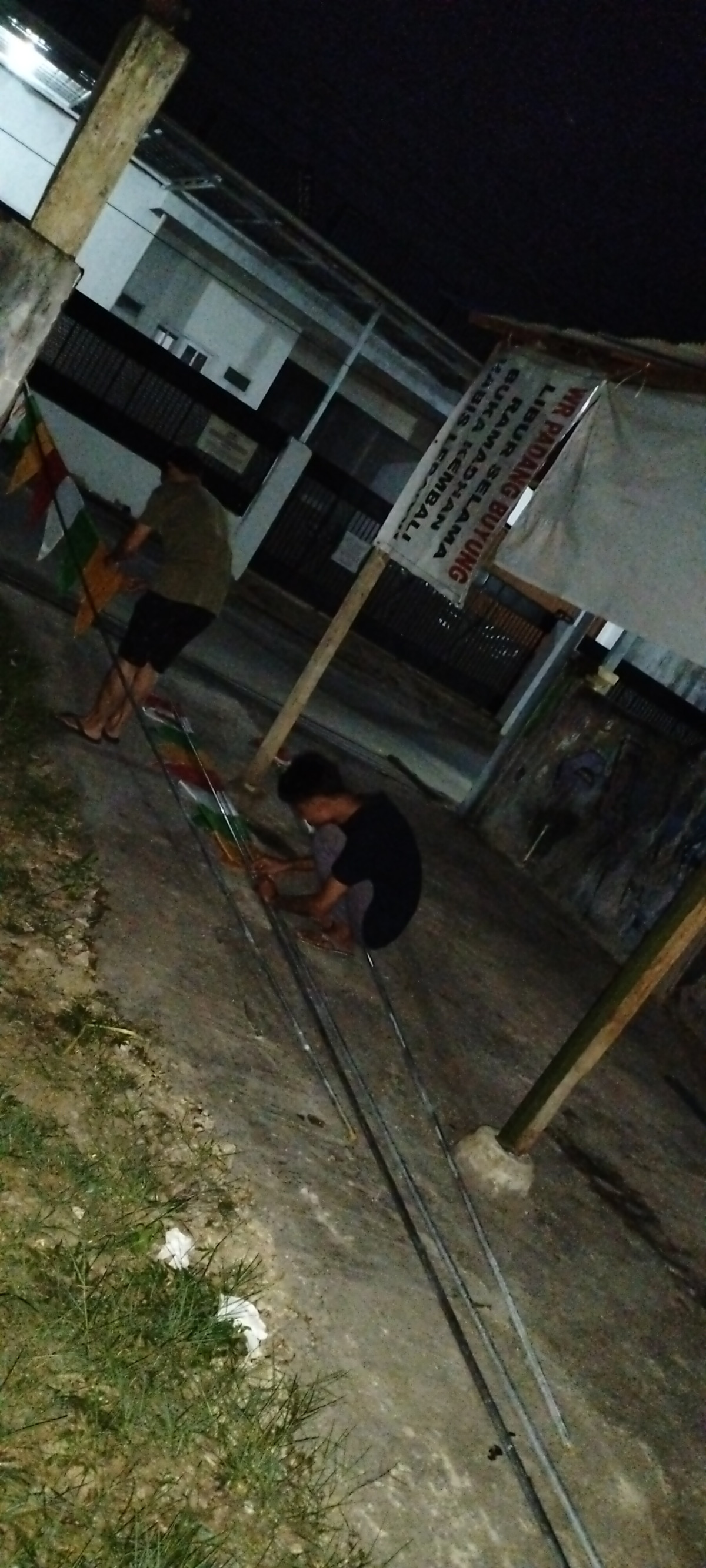 Pemasangan umbul² Agustusan