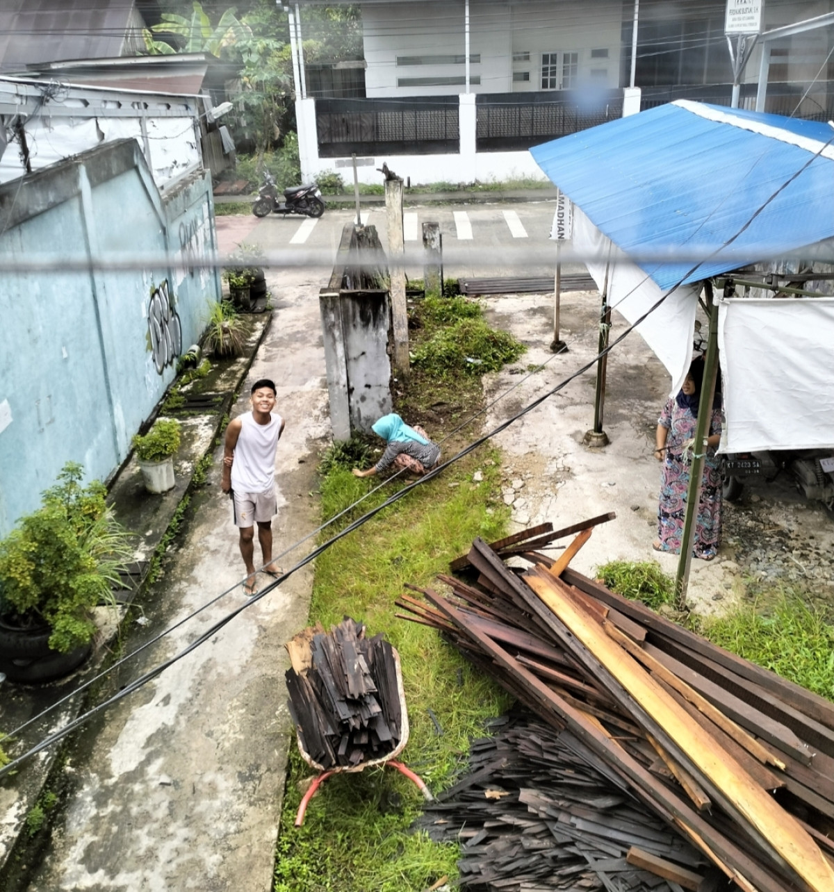 Kerja bakti mandiri