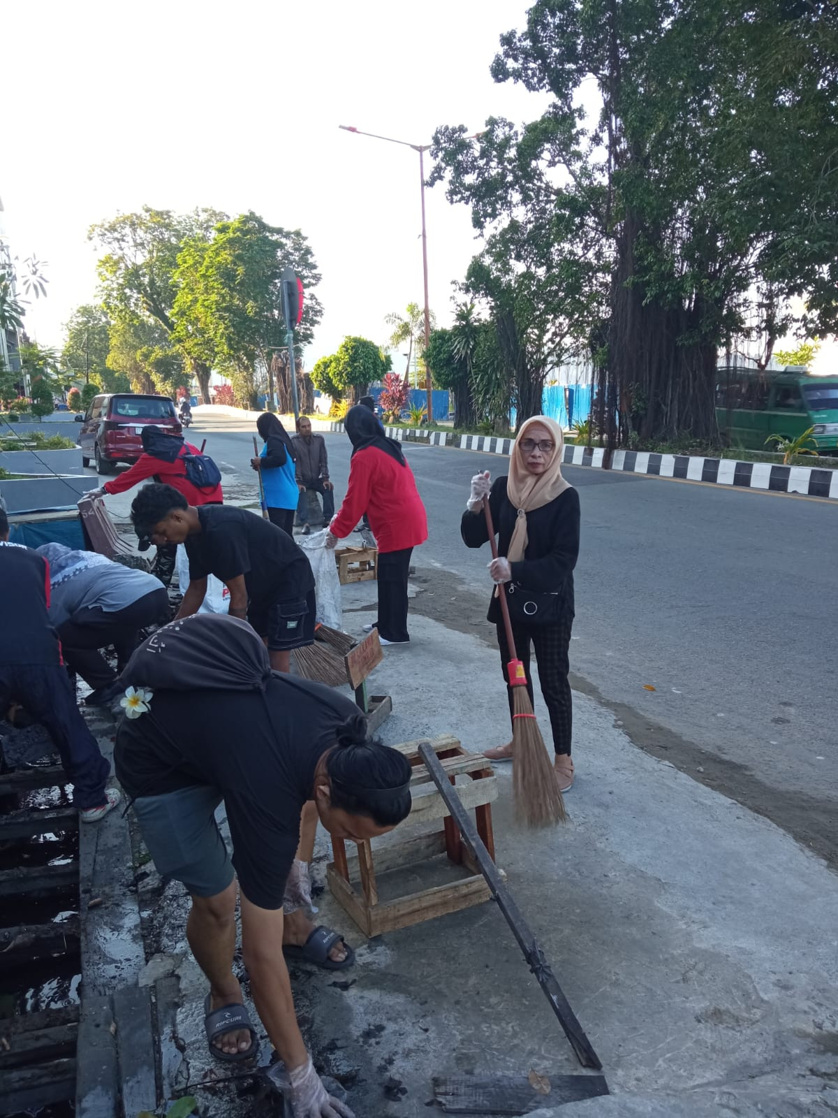 Gotong royong bersama seluruh ketua RT