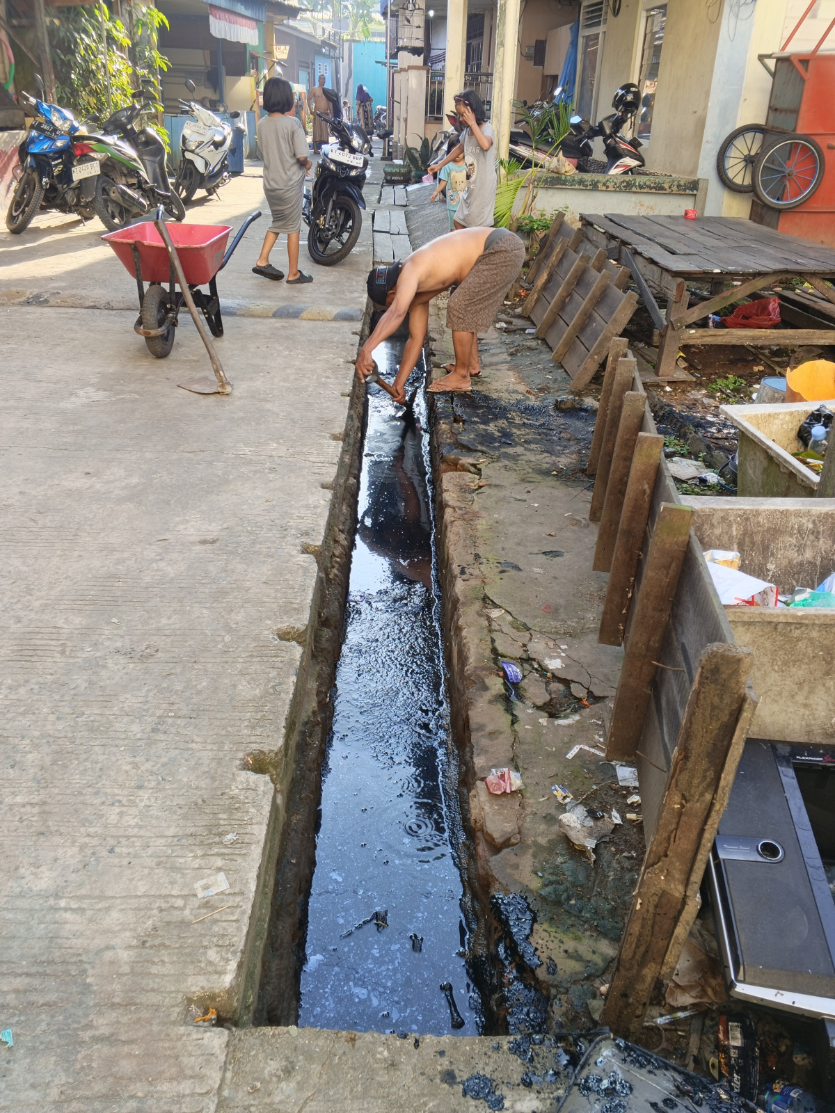 Gotong royong RT 04
