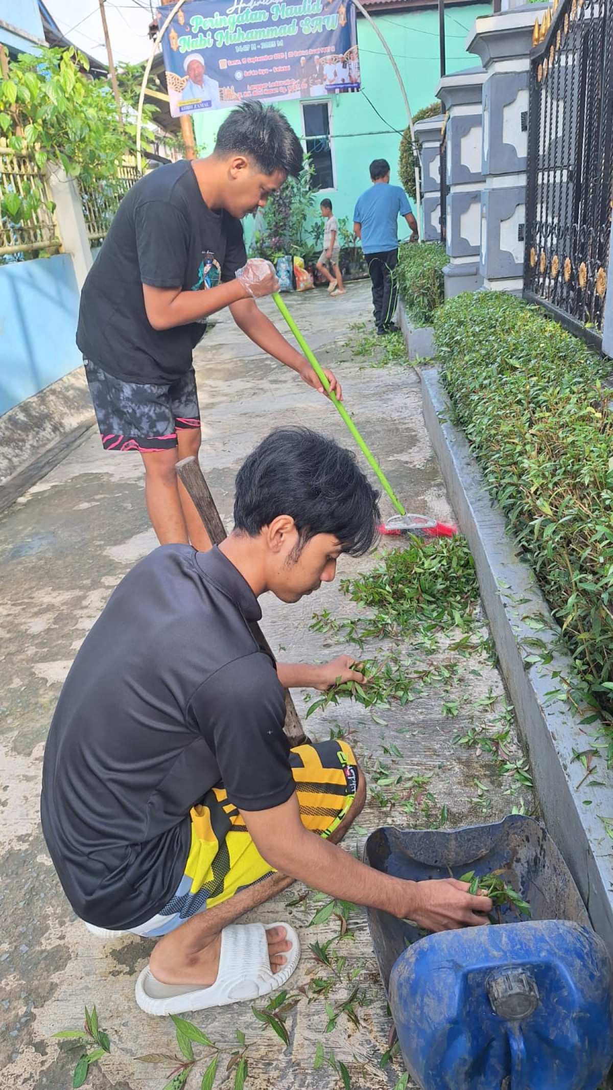 Gotong Royong Di Lingkungan RT. 09