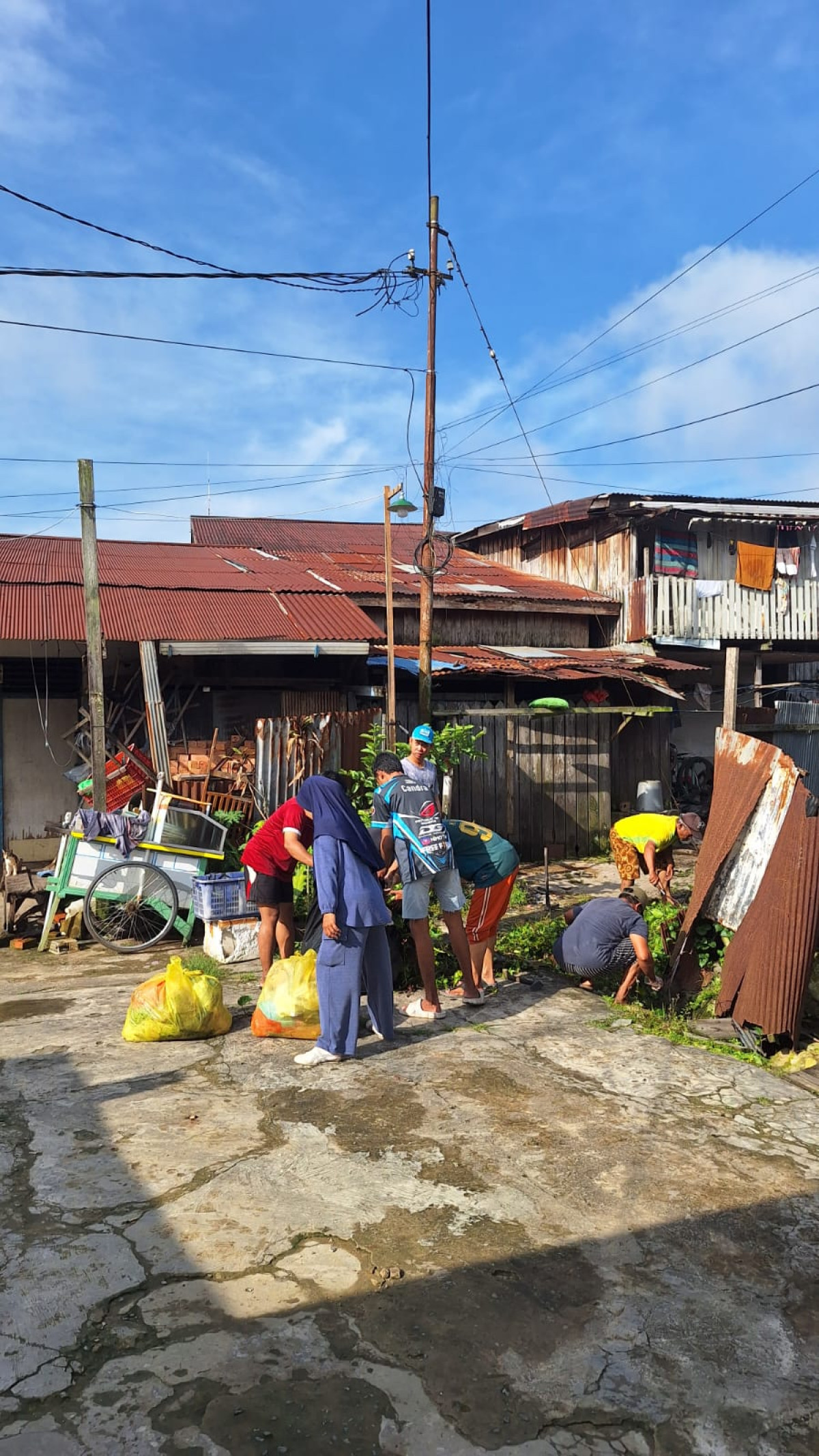 Gotong Royong Di Lingkungan RT. 09