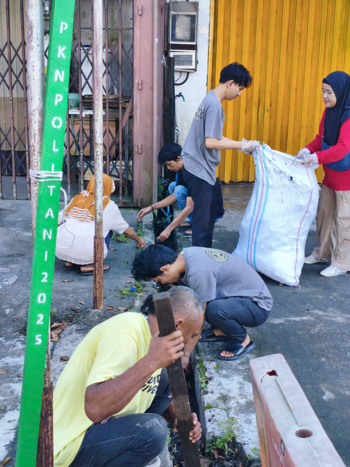 Gotong Royong Massal