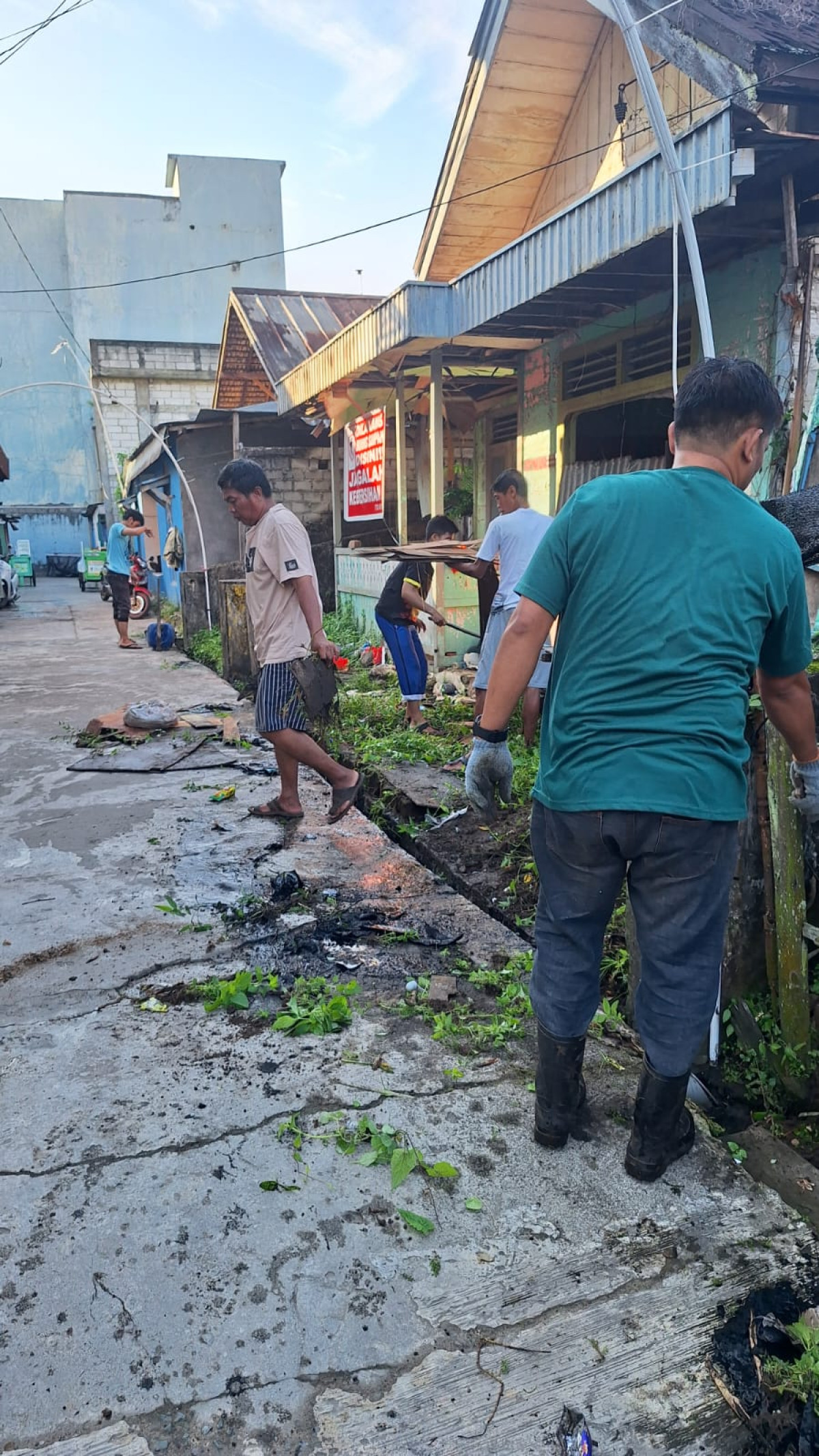 Gotong Royong Di Lingkungan RT. 09