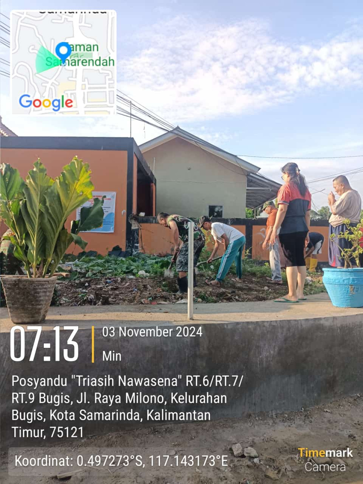 Kegiatan Kerja Bakti Di Lingkungan RT 09. Membersihkan Dan Meratakan Tanah Di Taman samping Bak Sampah Milono