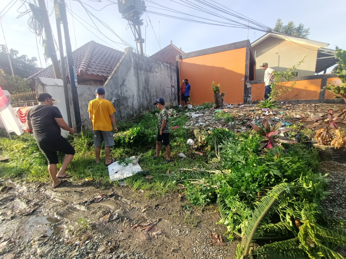 Kegiatan kerja Bakti RT 09