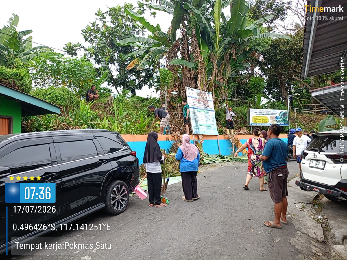 Gotong royong RT 13