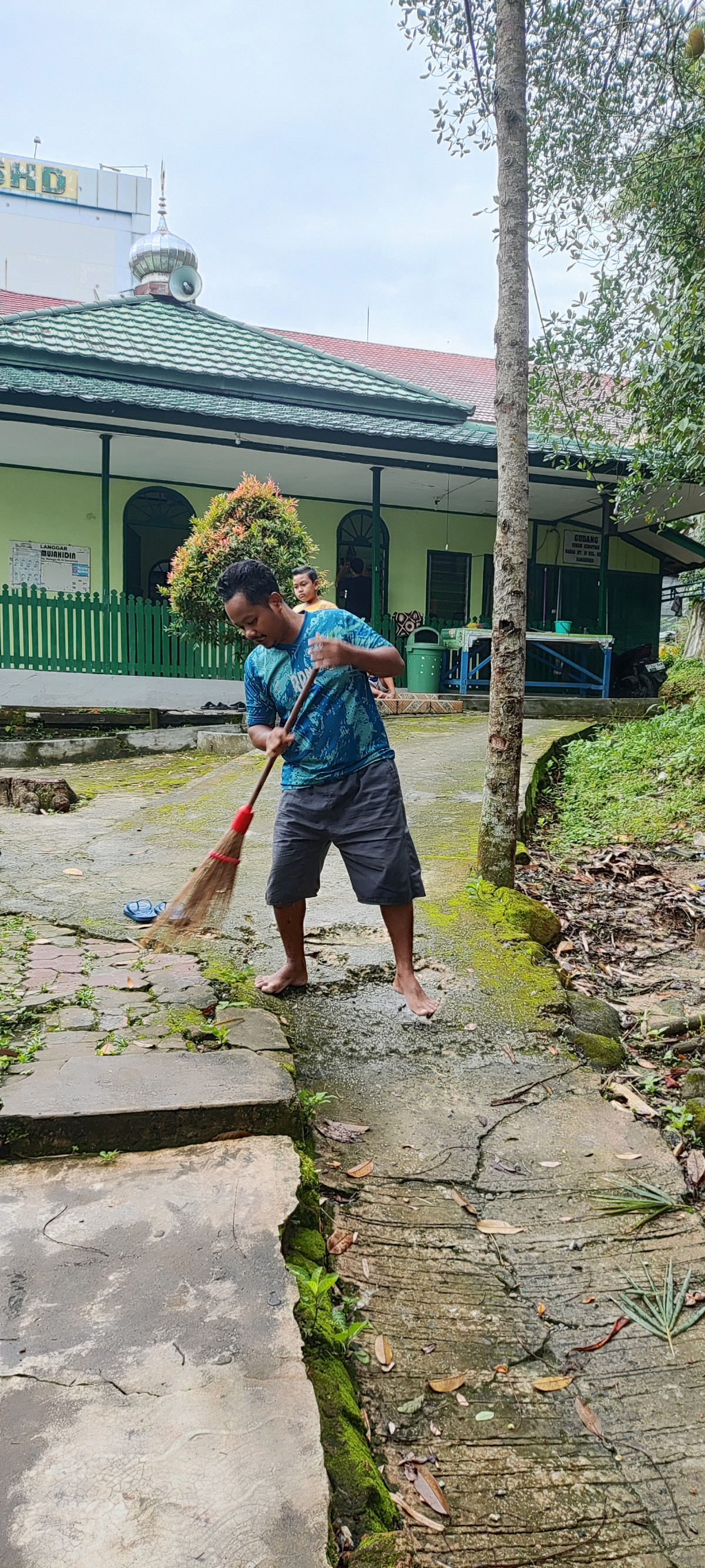 Kegiatan Gotong Royong RT. 16 Kel. Bugis