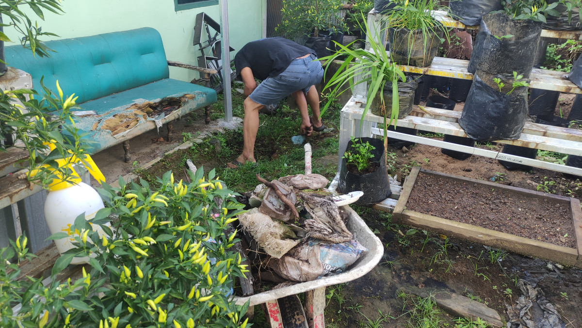 Kerja bakti gotong royong pembersihan lingkungan