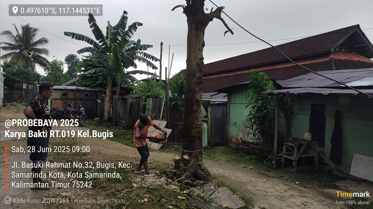 Karya bakti/gotong royong pembersihan lingkungan