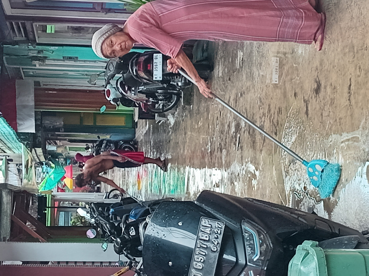 Kerja bakti warga RT 06