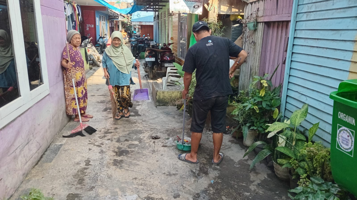 Kerja bakti mmbersihkan wilayah RT.06