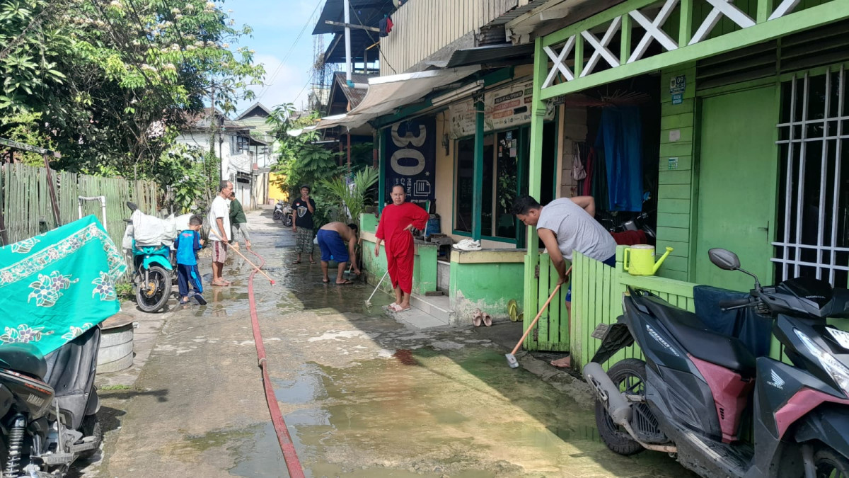 kerja bakti warga rt 30